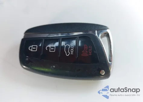 2017 Hyundai Santa Fe Sport 2.4L z USA, uszkodzony, nr VIN 5NMZUDLB5HH015797